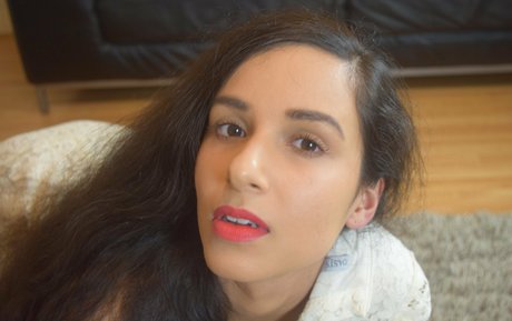 mirabella 00 exclusive model photo