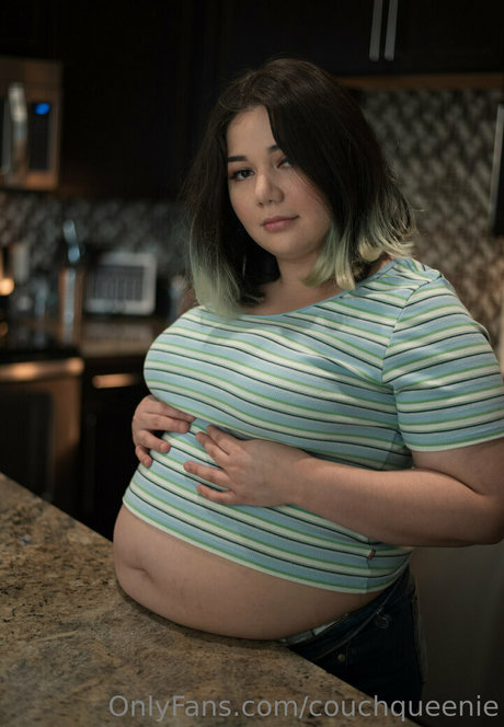 couchqueenie nudes model archive