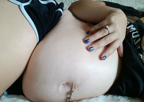 naughtysalamanderfree sexy model pic