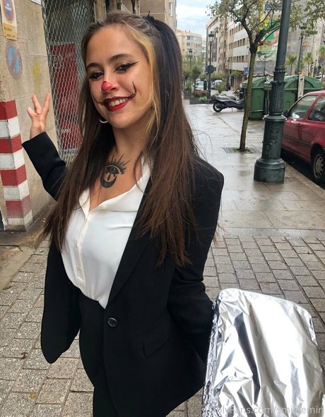 smileemin model hd photos