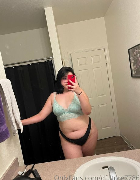 dfuture7786 erotic star picture