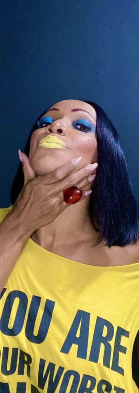 shemale 23cm nudes pornstar images