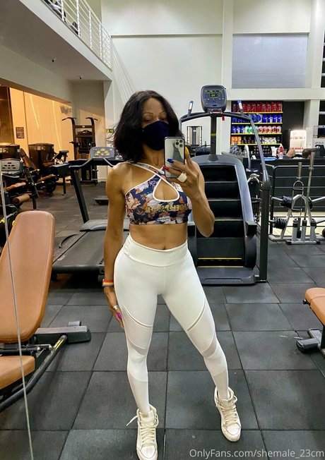 shemale 23cm free pornstar image