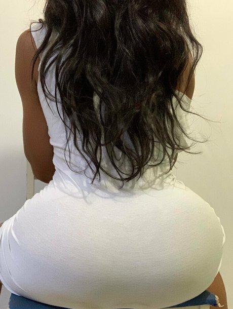 shemale 23cm model naked pics