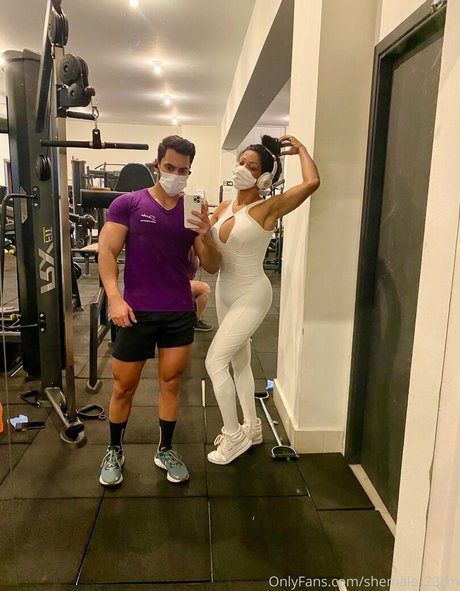 shemale 23cm hd star photos