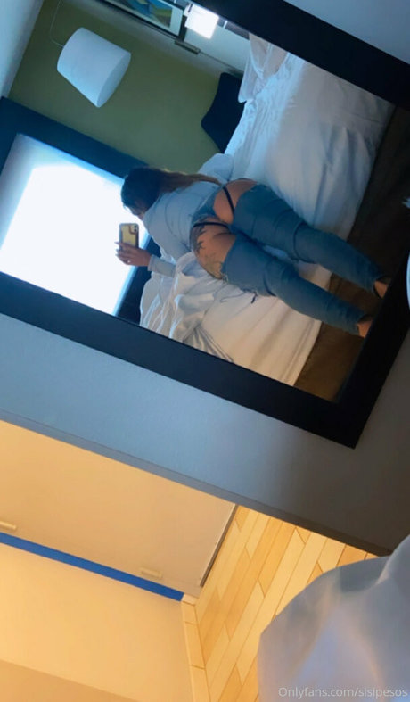 sisipesos hd model image