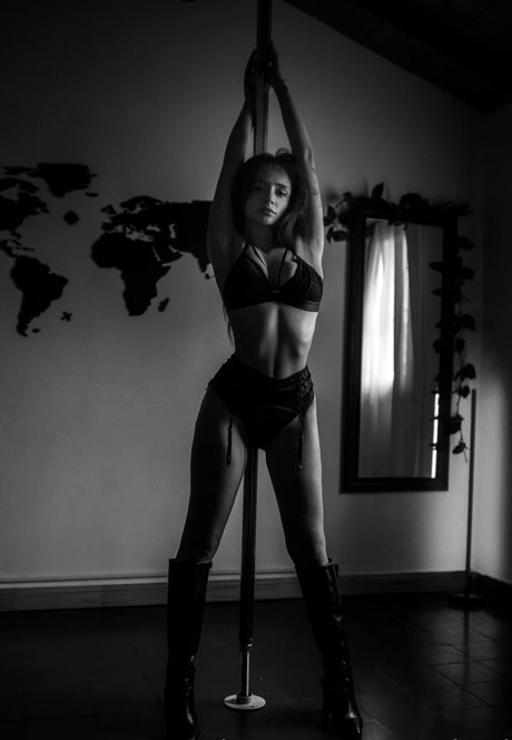 rosedomi pretty pornstar pictures