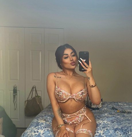 Priya Yasmin X hot actress img