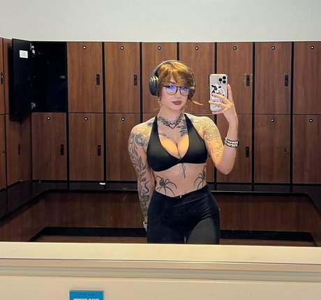 Roseredroom adult model images