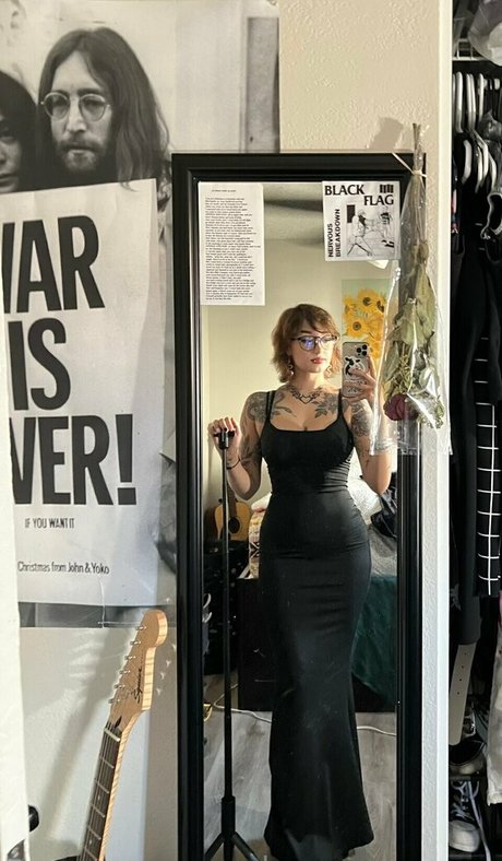 Roseredroom top actress photo