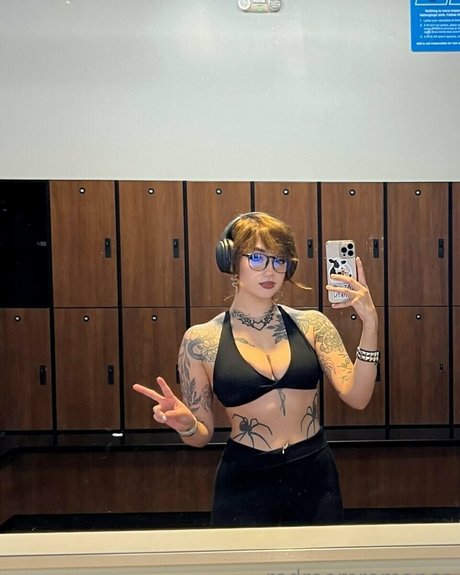 Roseredroom pornographic model images