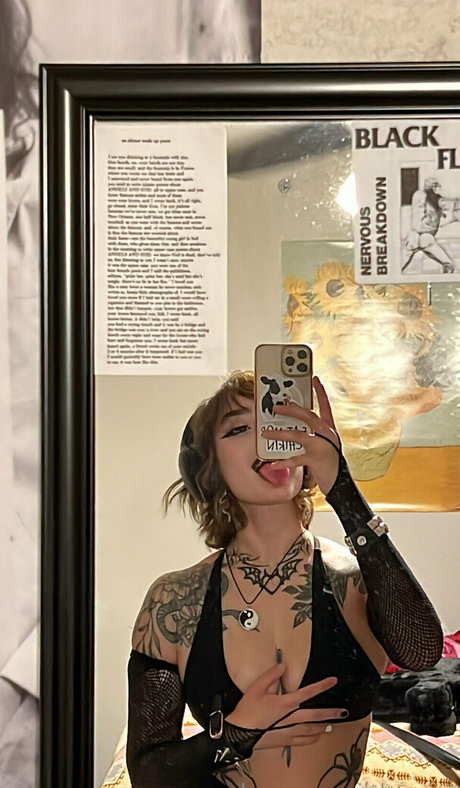 Roseredroom star best pictures