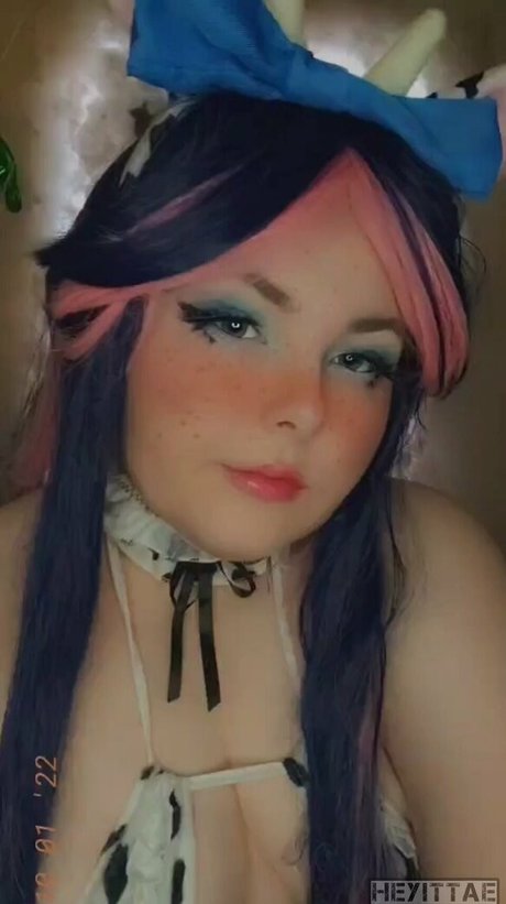 heyittae naked model images