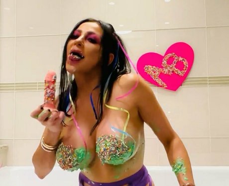 audreybitoni model adult img