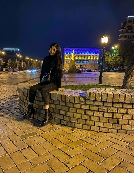 leila l0 naked star img