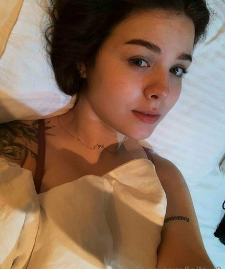 leila l0 star erotic image