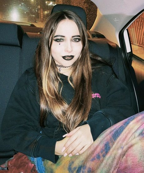 Esther Povitsky adult actress img