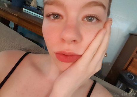 sativaskies model pornographic archive