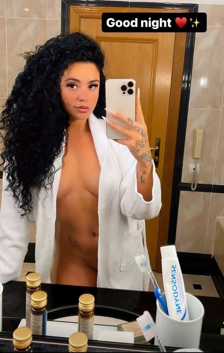 Yonamarques_ nude model photo