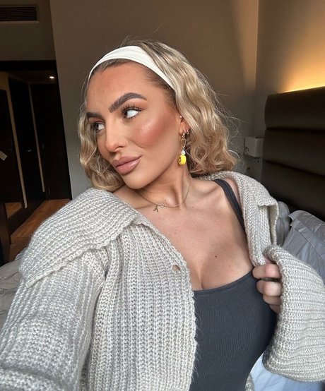 Danielle Tilly Wright model high quality picture