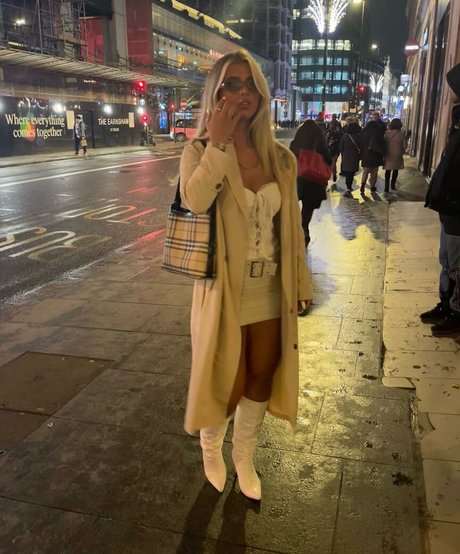 izzytaffs porn model photos