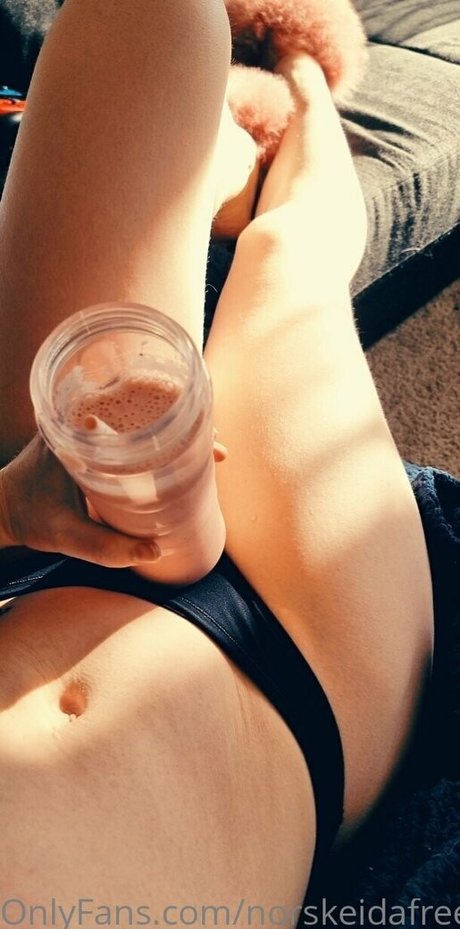 norskeidafree naked star photos