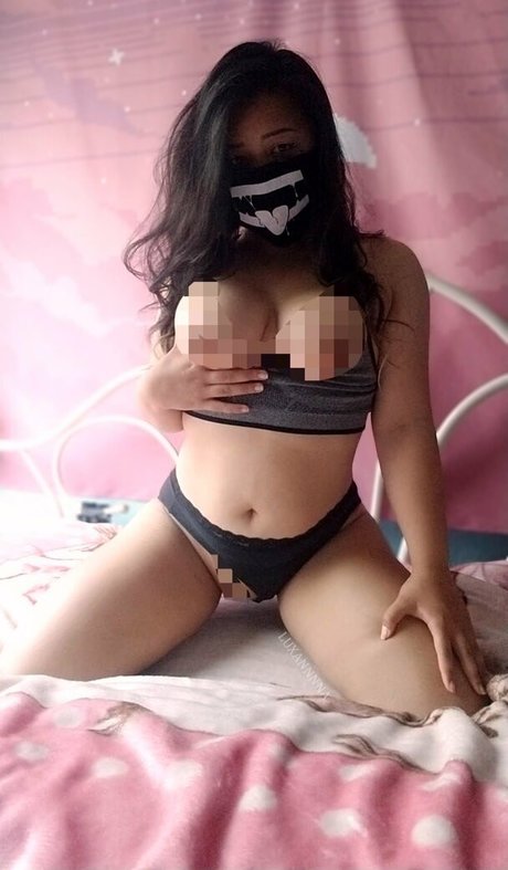 luxannnna sexy model photo