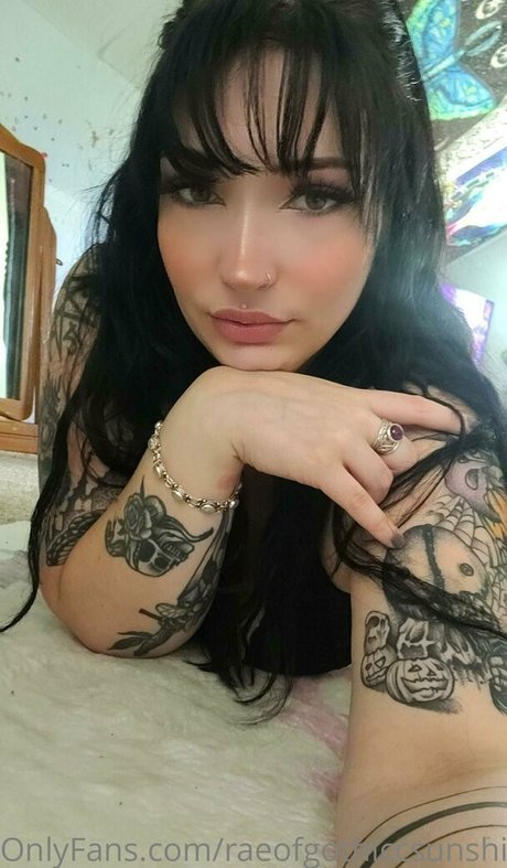 raeofgothiccsunshine nude star photo