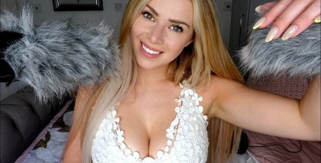 Scottish Murmurs ASMR star sexy img