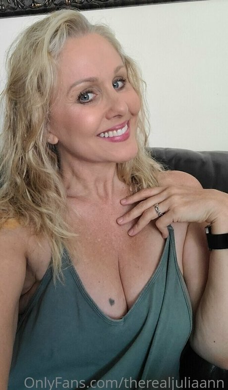 TheRealJuliaAnn star pornographic photos