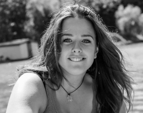 Pika Mikelj model pretty img