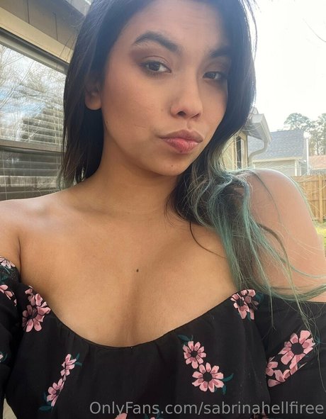 sabrinahellfiree pretty pornstar photos