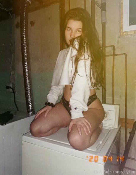 allyken naked star photo