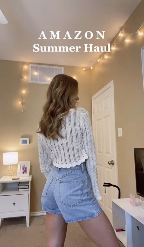 Lauren Mae porn model pics