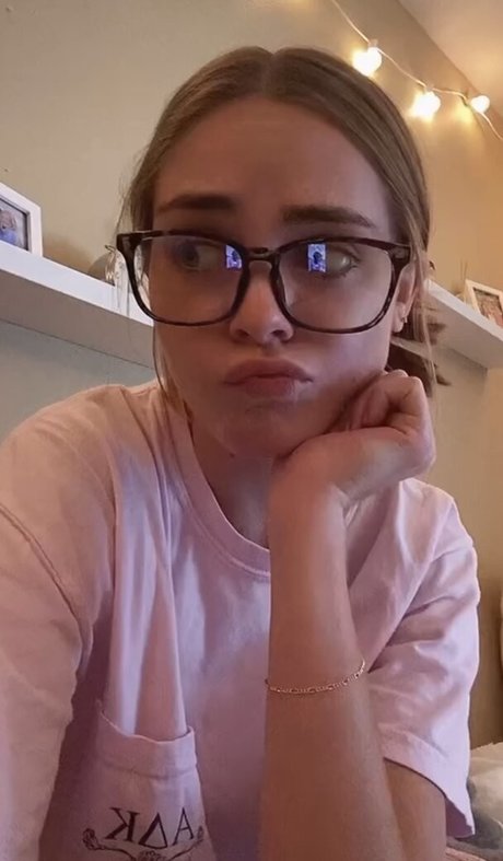 Lauren Mae star sexy pics