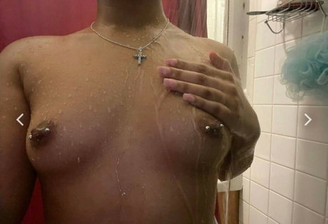 Isyglue porn model pic