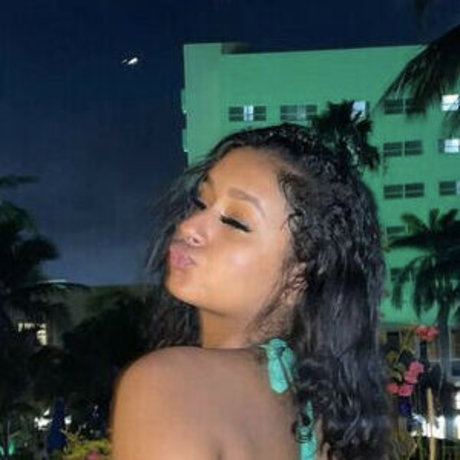 Isyglue high quality model images