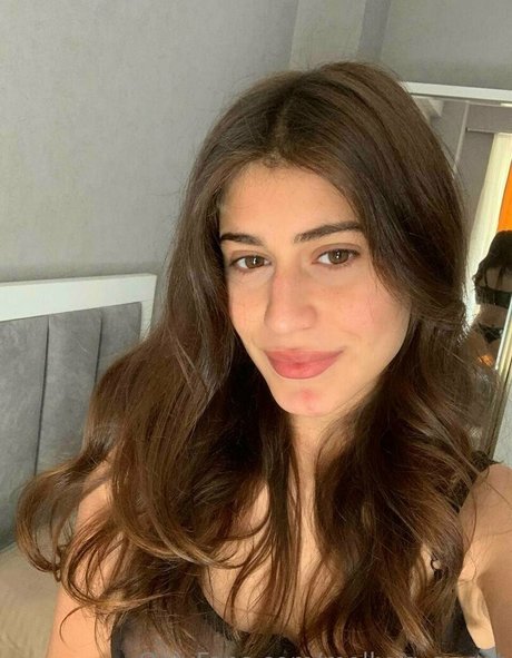 molly g sweet hot star image