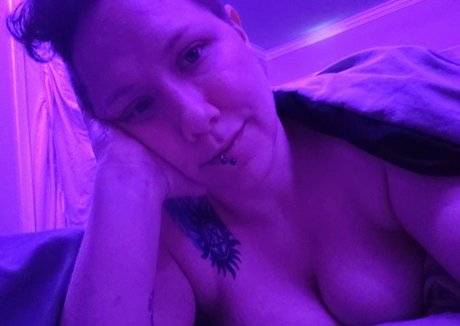 kinkywhovian star nude photo