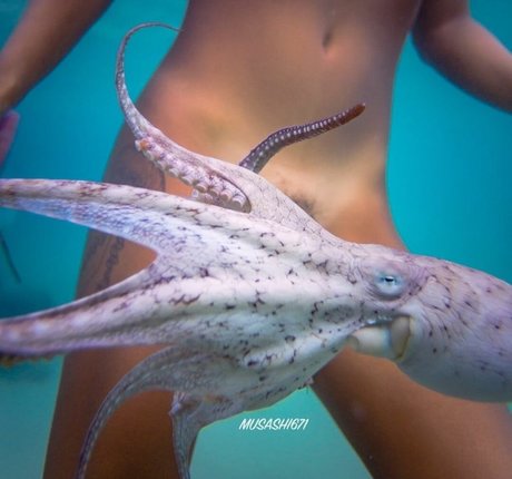 TheNakedIsland pornstar erotic picture