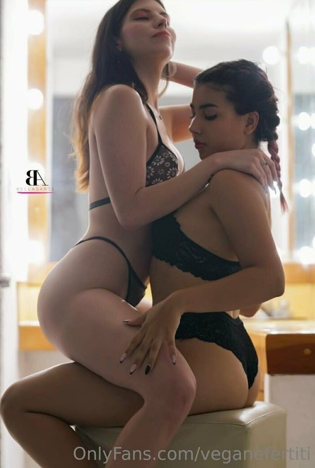 veganefertiti model art picture