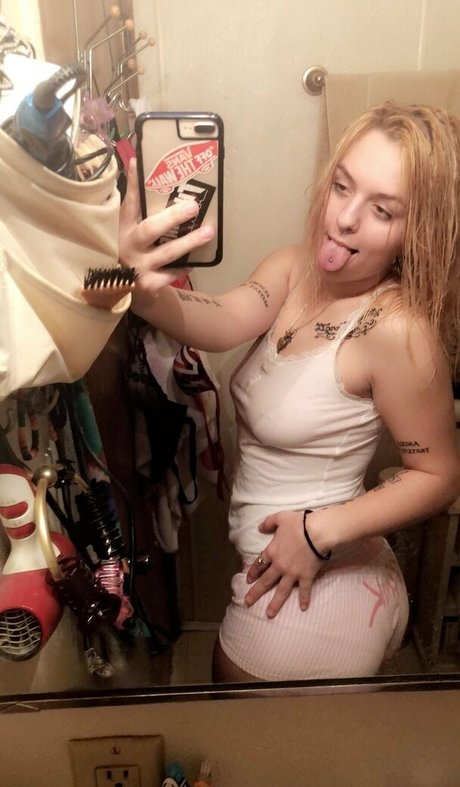 thatoneforeignn pornographic model picture