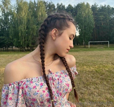 your lavinia hot actress img