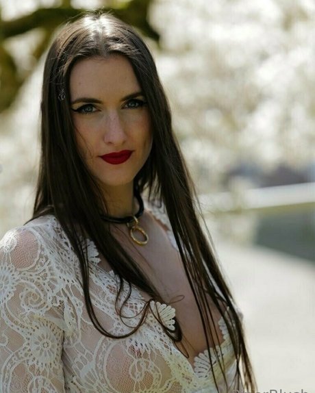 piperblushfree high quality model photo