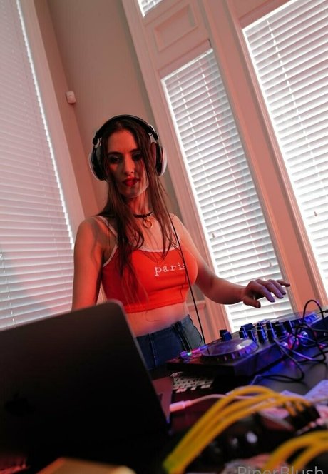 piperblushfree model hd image