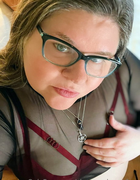 shegoesdown free xxx star pics