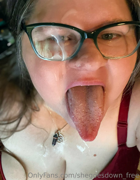 shegoesdown free adult model images