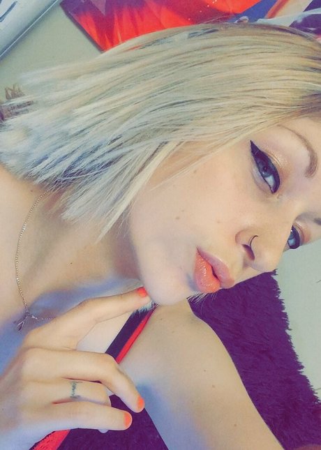 sofieyoungxxx model erotic galleries