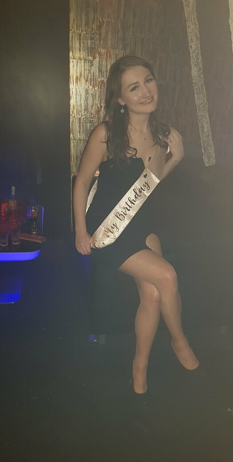 brunnette3 pornographic star photo