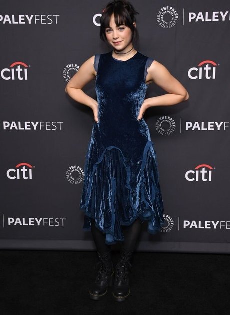 Mary Mouser hot actress photo